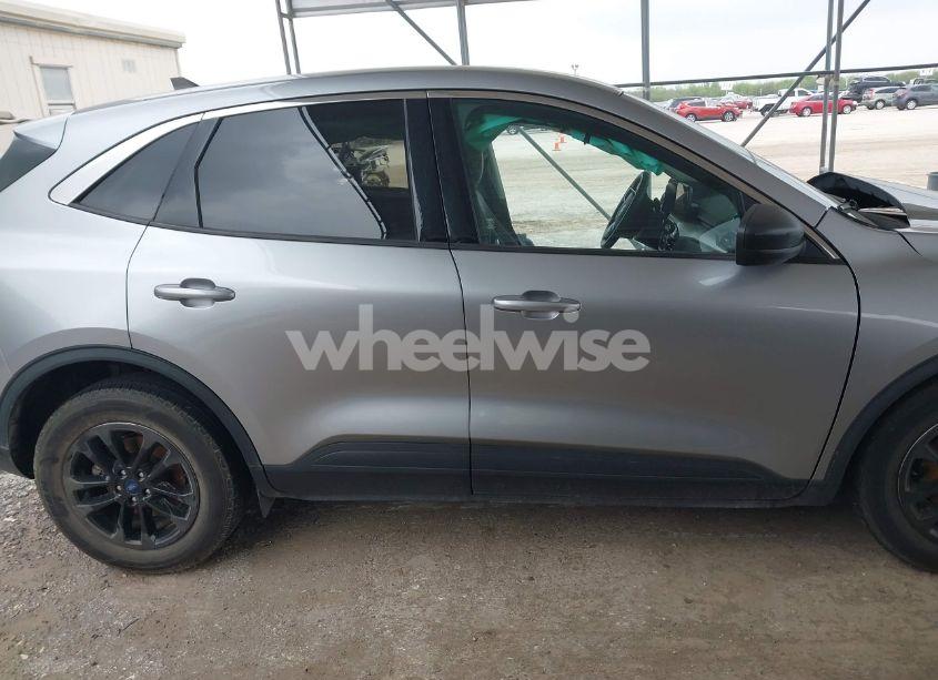 Photo 14 of 2022 Ford Escape SE (VIN 1FMCU0G62NUA25554)