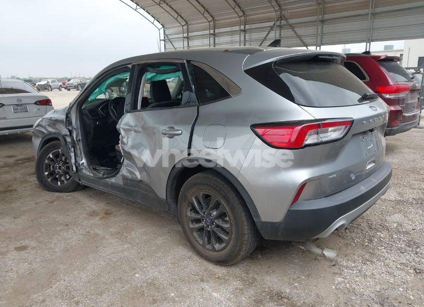 Photo 3 of 2022 Ford Escape SE (VIN 1FMCU0G62NUA25554)