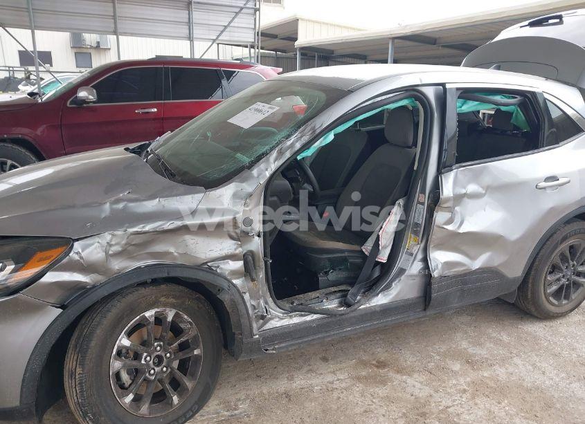 Photo 6 of 2022 Ford Escape SE (VIN 1FMCU0G62NUA25554)