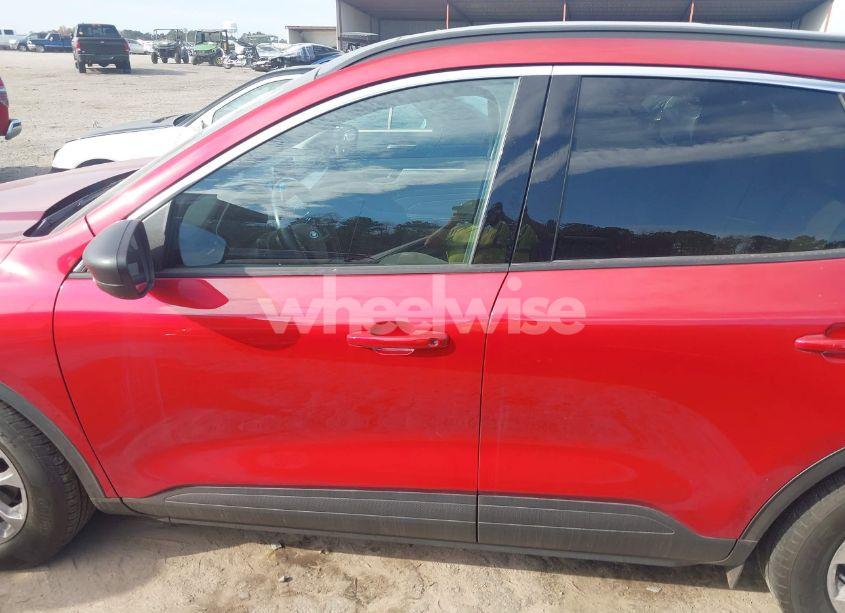 Photo 15 of 2022 Ford Escape SE (VIN 1FMCU0G62NUB68987)