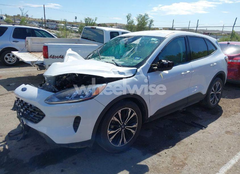 Photo 2 of 2022 Ford Escape SE (VIN 1FMCU0G62NUB98250)