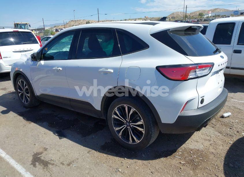 Photo 3 of 2022 Ford Escape SE (VIN 1FMCU0G62NUB98250)