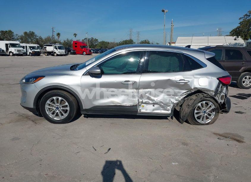 Photo 13 of 2020 Ford Escape SE (VIN 1FMCU0G63LUA06623)