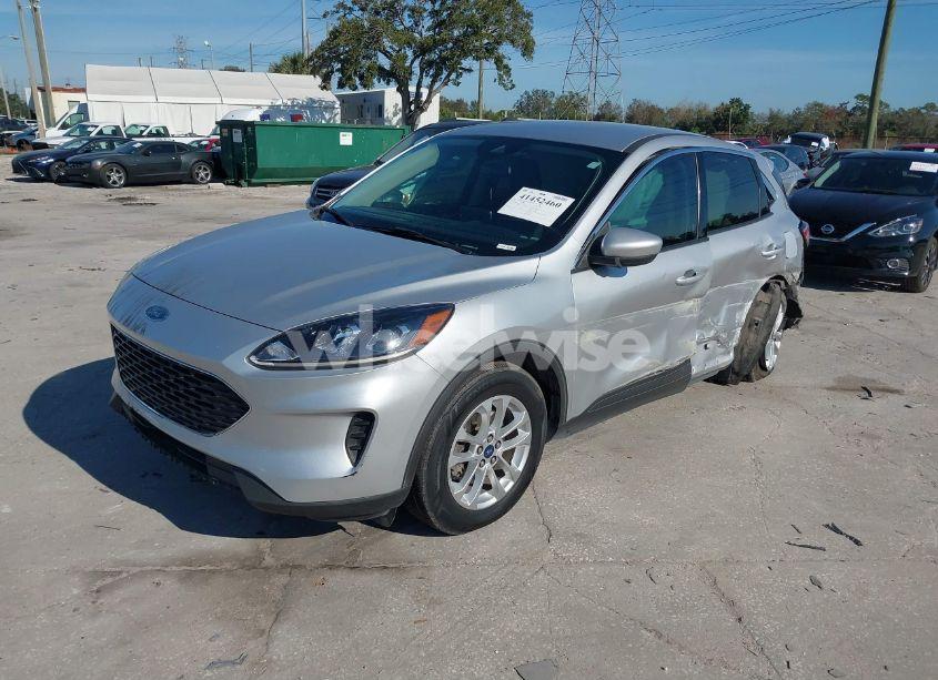 Photo 2 of 2020 Ford Escape SE (VIN 1FMCU0G63LUA06623)