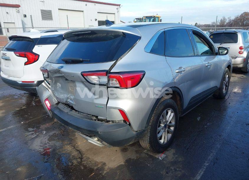 Photo 4 of 2020 Ford Escape SE (VIN 1FMCU0G63LUA22725)