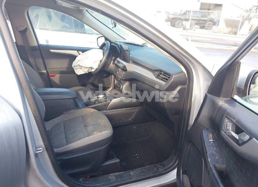 Photo 5 of 2020 Ford Escape SE (VIN 1FMCU0G63LUA22725)