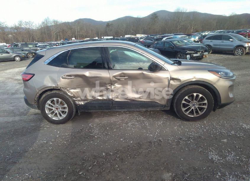 Photo 13 of 2020 Ford Escape SE (VIN 1FMCU0G63LUB13154)