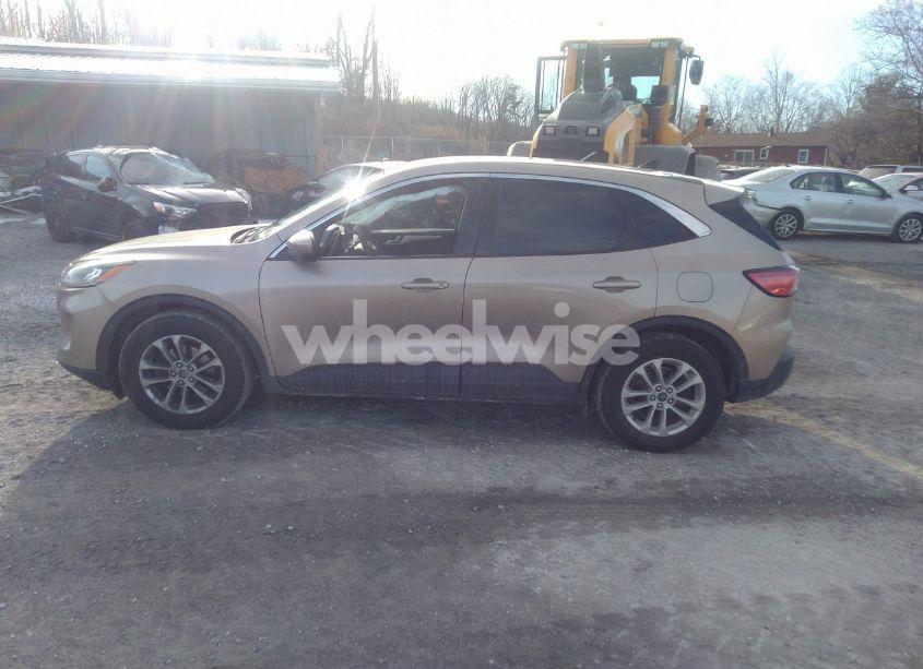 Photo 14 of 2020 Ford Escape SE (VIN 1FMCU0G63LUB13154)