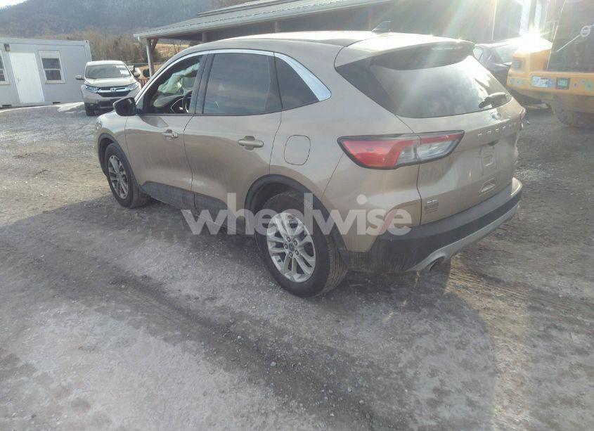 Photo 3 of 2020 Ford Escape SE (VIN 1FMCU0G63LUB13154)