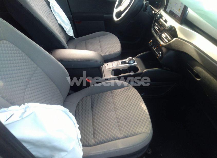 Photo 5 of 2020 Ford Escape SE (VIN 1FMCU0G63LUB13154)