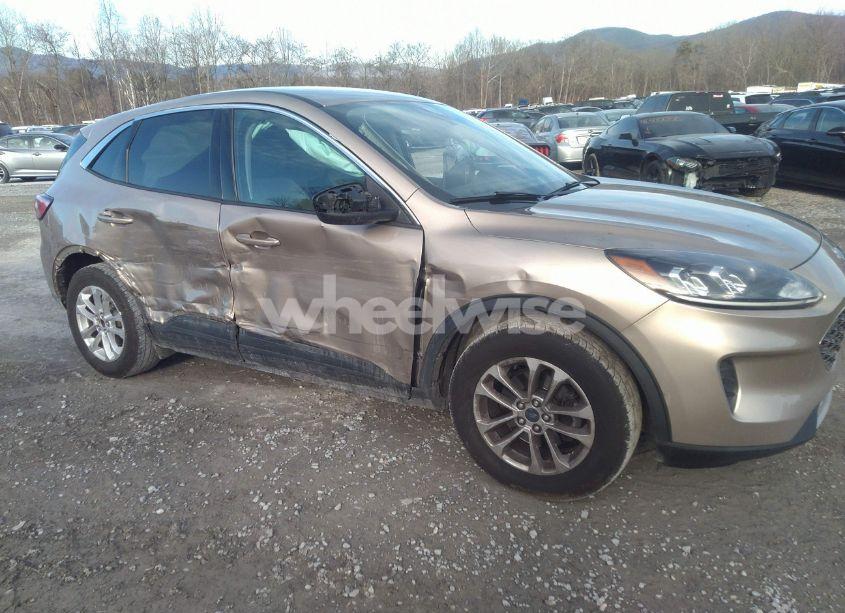 Photo 6 of 2020 Ford Escape SE (VIN 1FMCU0G63LUB13154)