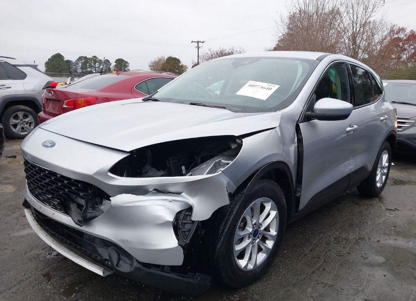 Photo 2 of 2020 Ford Escape SE (VIN 1FMCU0G63LUB21884)
