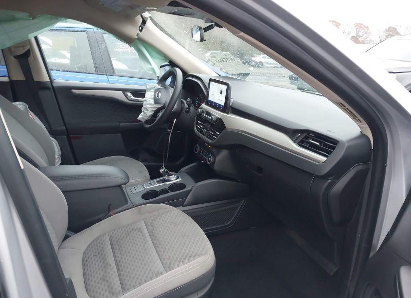 Photo 5 of 2020 Ford Escape SE (VIN 1FMCU0G63LUB21884)