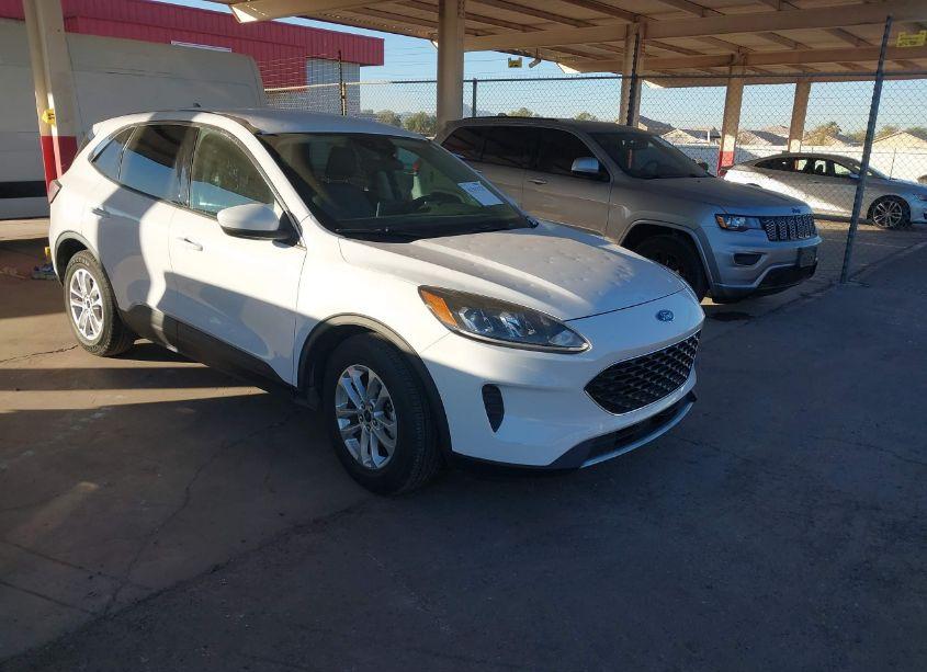 2020 Ford Escape SE (VIN 1FMCU0G63LUB25711) main photo