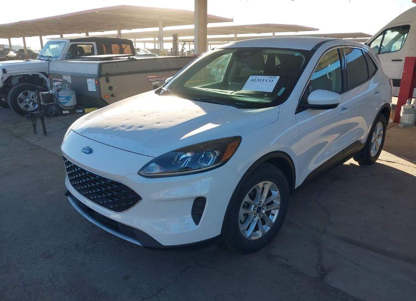 Photo 2 of 2020 Ford Escape SE (VIN 1FMCU0G63LUB25711)
