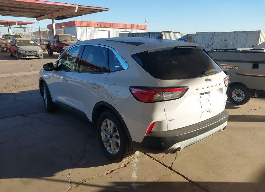 Photo 3 of 2020 Ford Escape SE (VIN 1FMCU0G63LUB25711)