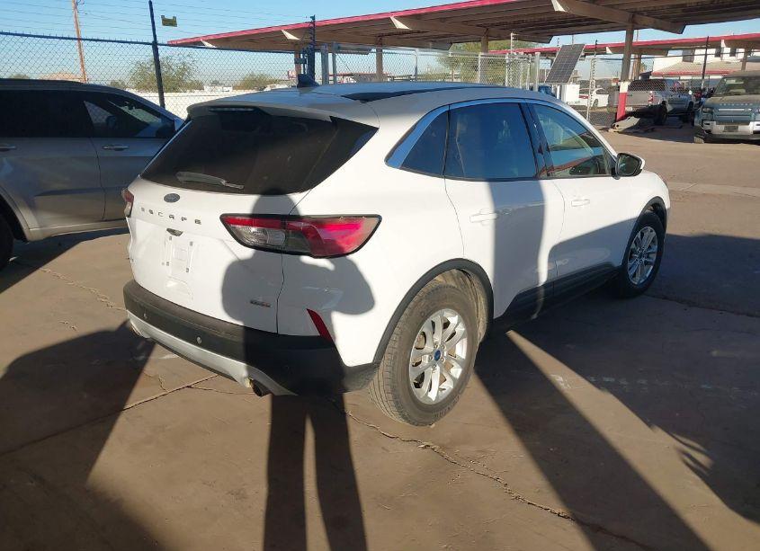 Photo 4 of 2020 Ford Escape SE (VIN 1FMCU0G63LUB25711)
