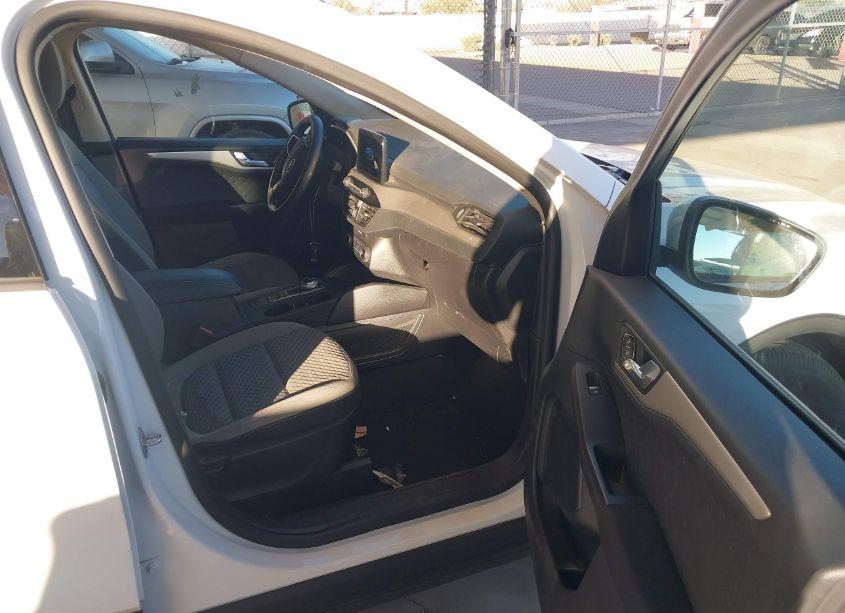 Photo 5 of 2020 Ford Escape SE (VIN 1FMCU0G63LUB25711)