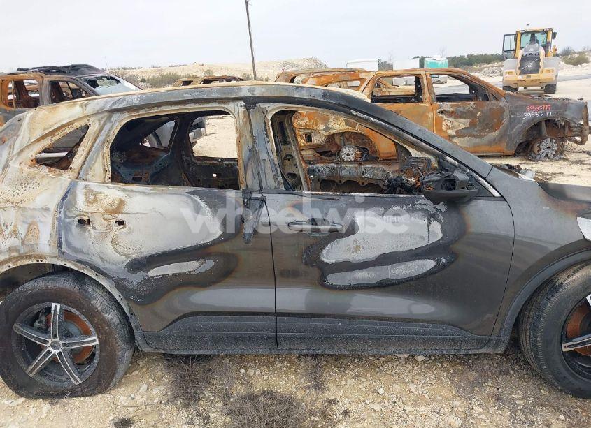 Photo 14 of 2020 Ford Escape SE (VIN 1FMCU0G63LUB48793)