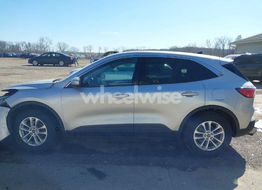 Photo 15 of 2020 Ford Escape SE (VIN 1FMCU0G63LUB81230)