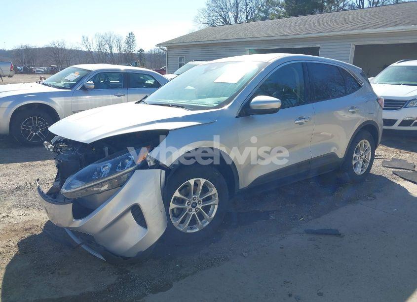 Photo 2 of 2020 Ford Escape SE (VIN 1FMCU0G63LUB81230)