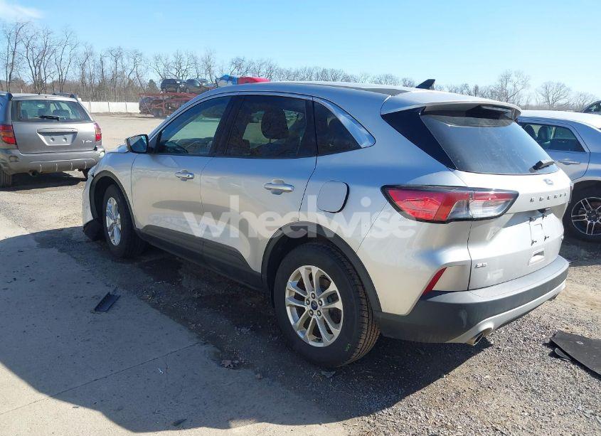 Photo 3 of 2020 Ford Escape SE (VIN 1FMCU0G63LUB81230)