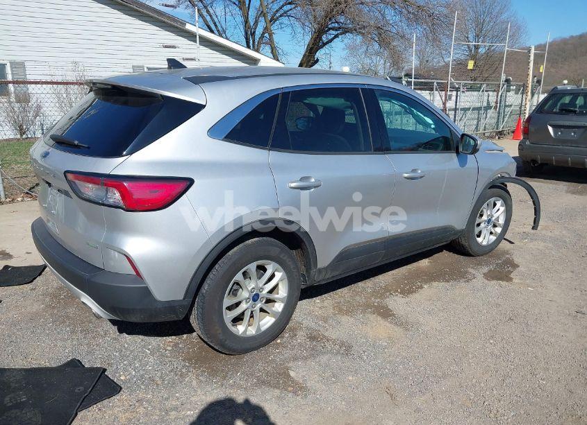 Photo 4 of 2020 Ford Escape SE (VIN 1FMCU0G63LUB81230)