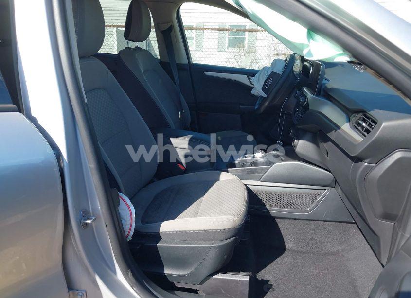 Photo 5 of 2020 Ford Escape SE (VIN 1FMCU0G63LUB81230)
