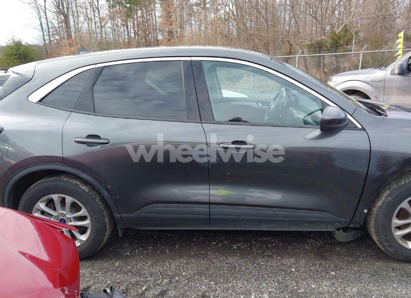 Photo 13 of 2020 Ford Escape SE (VIN 1FMCU0G63LUB90817)