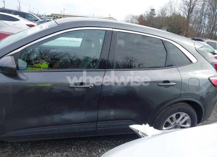 Photo 14 of 2020 Ford Escape SE (VIN 1FMCU0G63LUB90817)