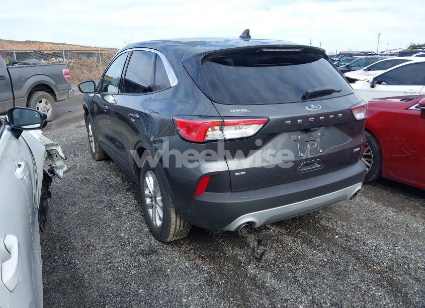 Photo 3 of 2020 Ford Escape SE (VIN 1FMCU0G63LUB90817)