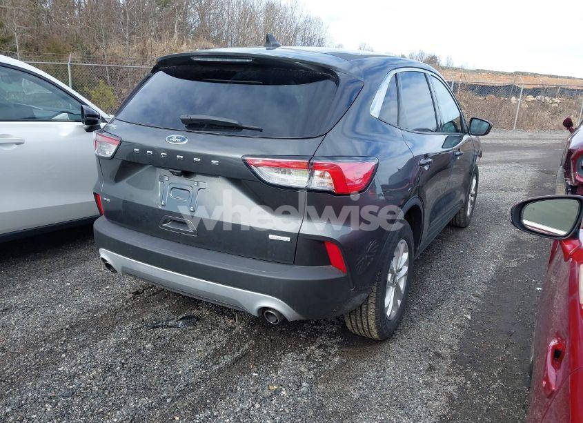 Photo 4 of 2020 Ford Escape SE (VIN 1FMCU0G63LUB90817)