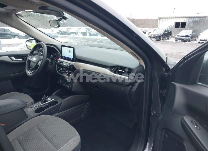 Photo 5 of 2020 Ford Escape SE (VIN 1FMCU0G63LUB90817)