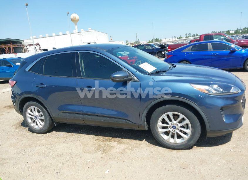 Photo 13 of 2020 Ford Escape SE (VIN 1FMCU0G63LUC42916)