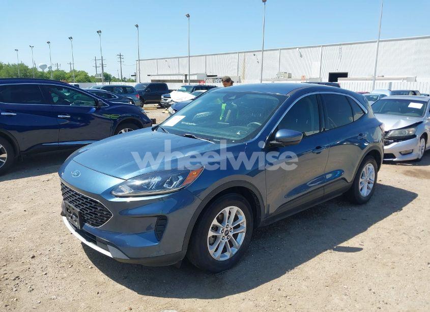 Photo 2 of 2020 Ford Escape SE (VIN 1FMCU0G63LUC42916)