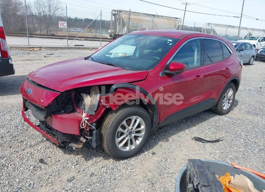 Photo 2 of 2020 Ford Escape SE (VIN 1FMCU0G63LUC51633)