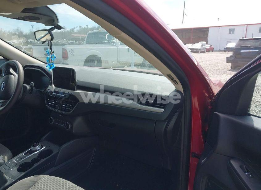 Photo 5 of 2020 Ford Escape SE (VIN 1FMCU0G63LUC51633)