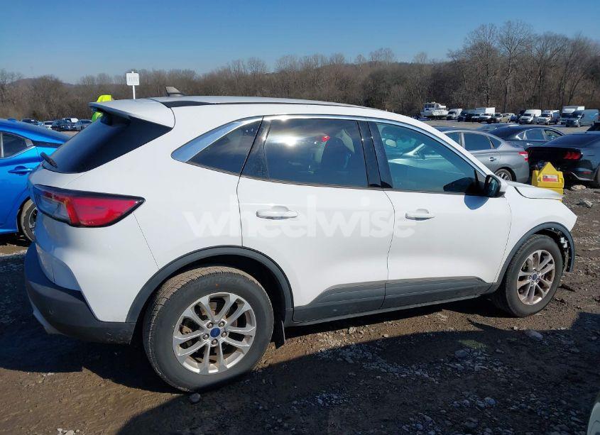 Photo 13 of 2021 Ford Escape SE (VIN 1FMCU0G63MUA03500)