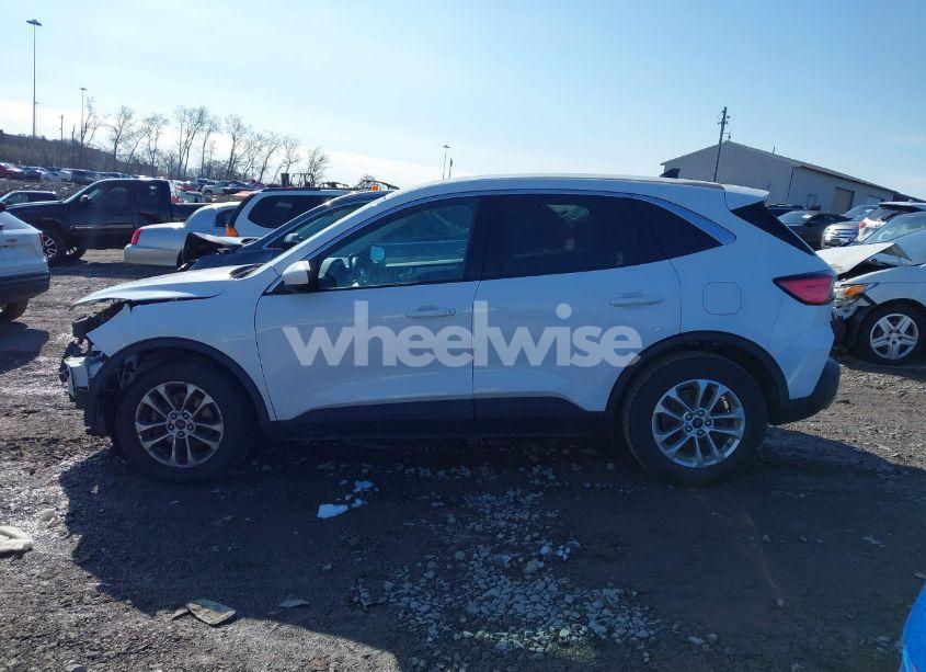 Photo 14 of 2021 Ford Escape SE (VIN 1FMCU0G63MUA03500)