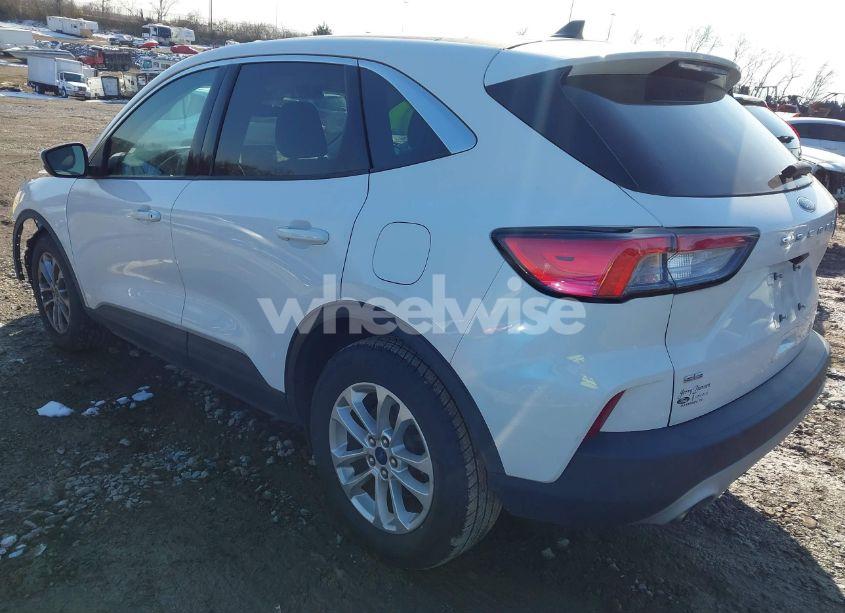 Photo 3 of 2021 Ford Escape SE (VIN 1FMCU0G63MUA03500)
