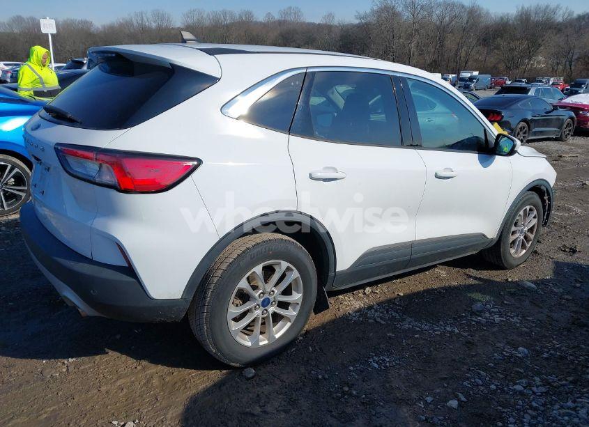 Photo 4 of 2021 Ford Escape SE (VIN 1FMCU0G63MUA03500)