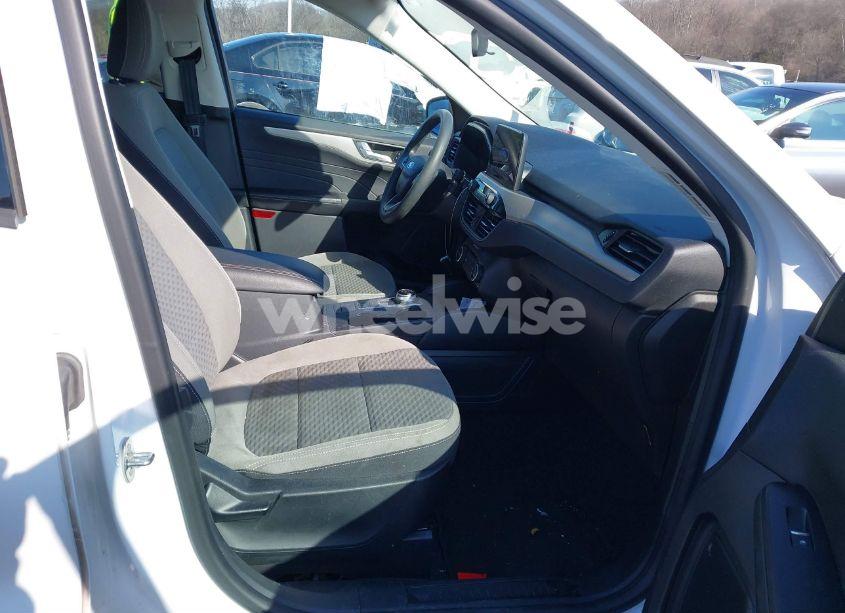 Photo 5 of 2021 Ford Escape SE (VIN 1FMCU0G63MUA03500)