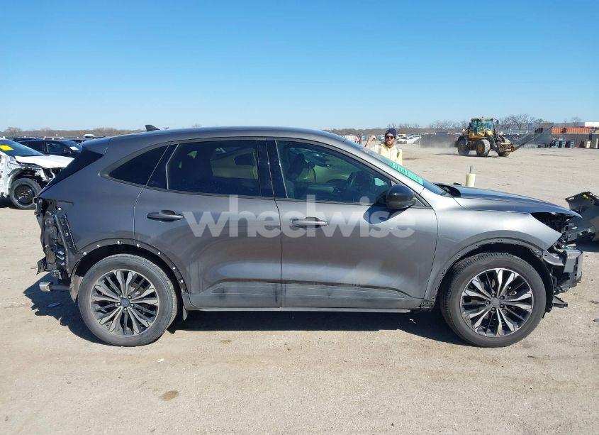 Photo 13 of 2021 Ford Escape SE (VIN 1FMCU0G63MUA48226)