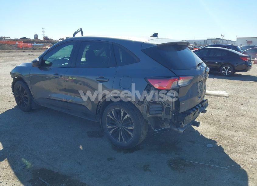 Photo 3 of 2021 Ford Escape SE (VIN 1FMCU0G63MUA48226)