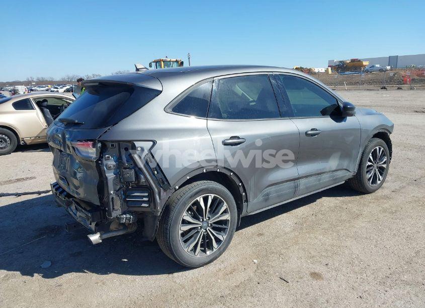 Photo 4 of 2021 Ford Escape SE (VIN 1FMCU0G63MUA48226)