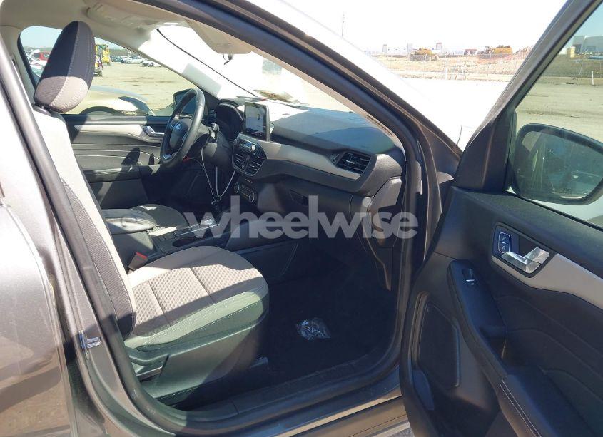 Photo 5 of 2021 Ford Escape SE (VIN 1FMCU0G63MUA48226)