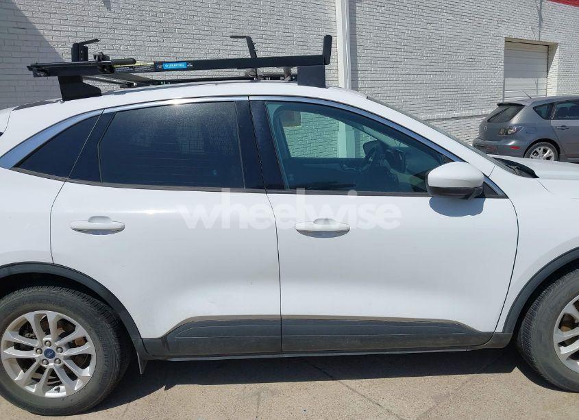 Photo 14 of 2021 Ford Escape SE (VIN 1FMCU0G63MUA73725)