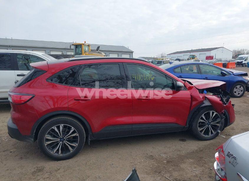 Photo 13 of 2021 Ford Escape SE (VIN 1FMCU0G63MUA98110)