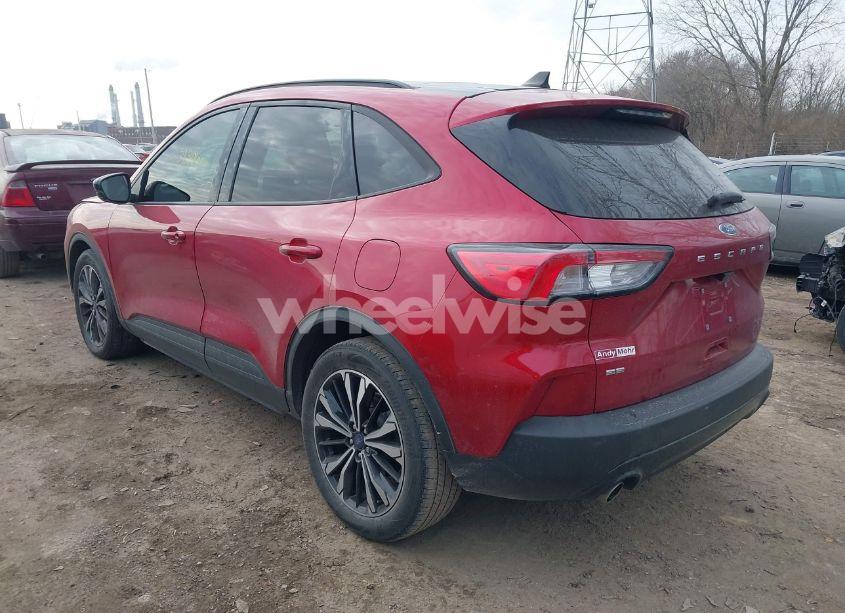 Photo 3 of 2021 Ford Escape SE (VIN 1FMCU0G63MUA98110)