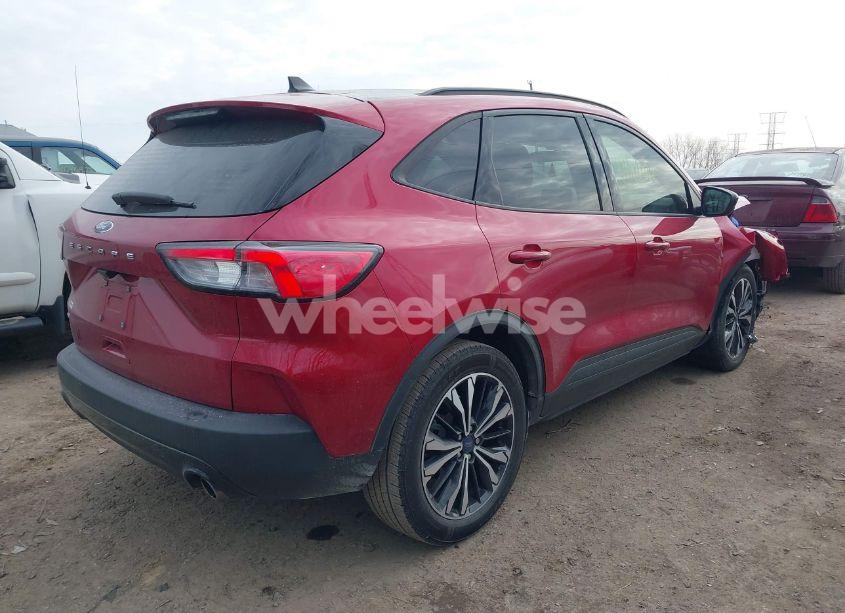 Photo 4 of 2021 Ford Escape SE (VIN 1FMCU0G63MUA98110)